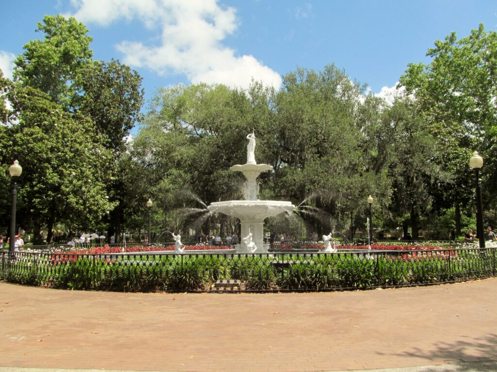 Visit Savannah's Forsyth Park, there's sugar in my tea, charlotte nc lifestyle bloggers, nc blogs