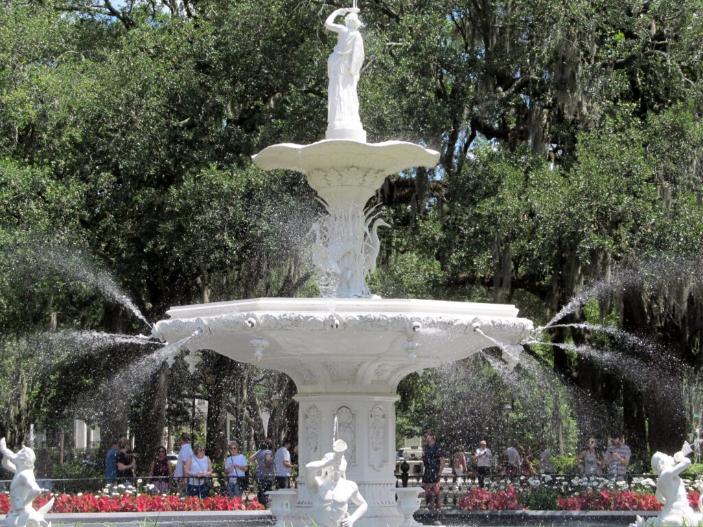 Visit Savannah's Forsyth Park, there's sugar in my tea, charlotte nc lifestyle bloggers, nc blogs