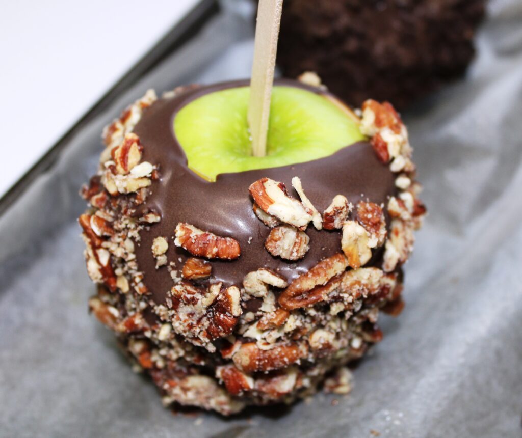 Try Our Easy Caramel Apples Recipe, There's Sugar in My Tea, Charlotte NC Lifestyle Bloggers